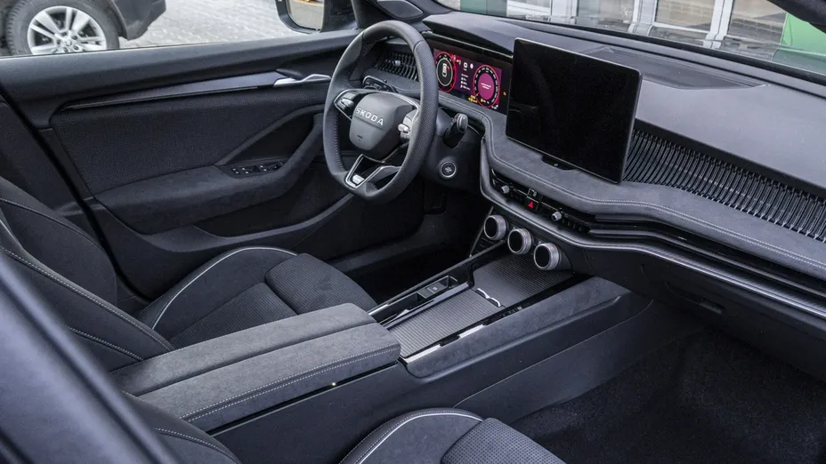 SKODA Superb -