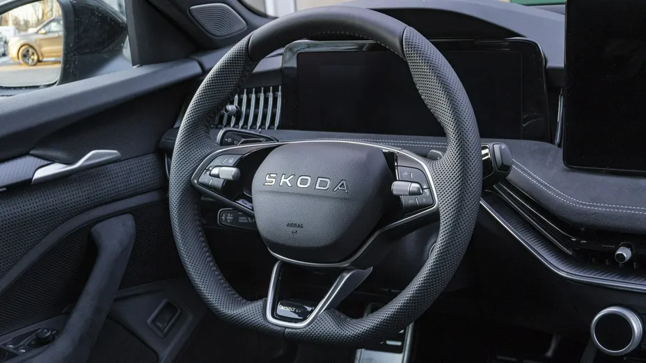 SKODA Superb -