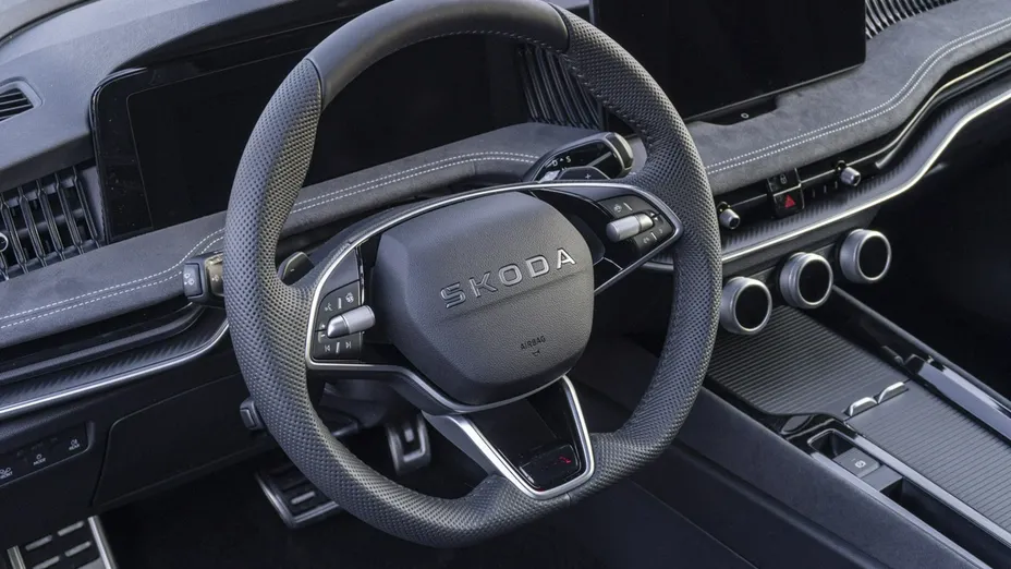 SKODA Superb -