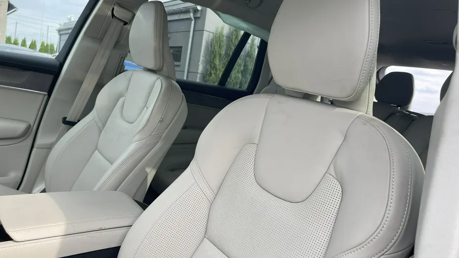 VOLVO XC90 -
