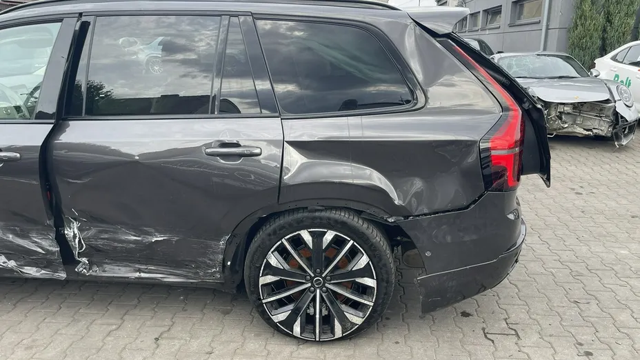 VOLVO XC90 -