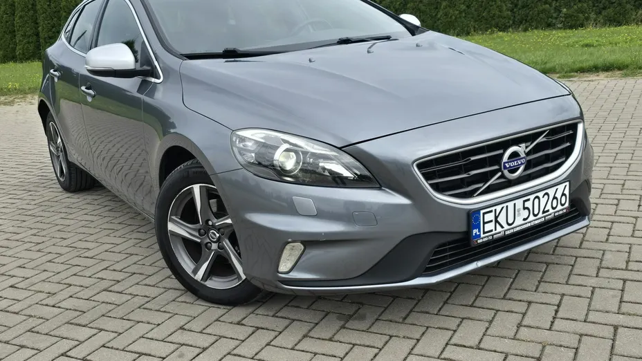 VOLVO V40 -