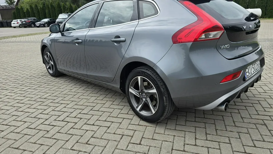 VOLVO V40 -
