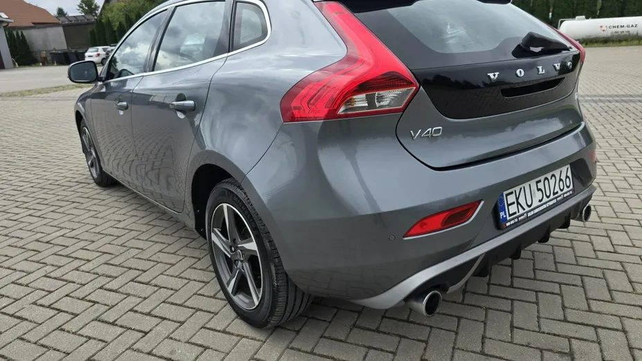 VOLVO V40 -