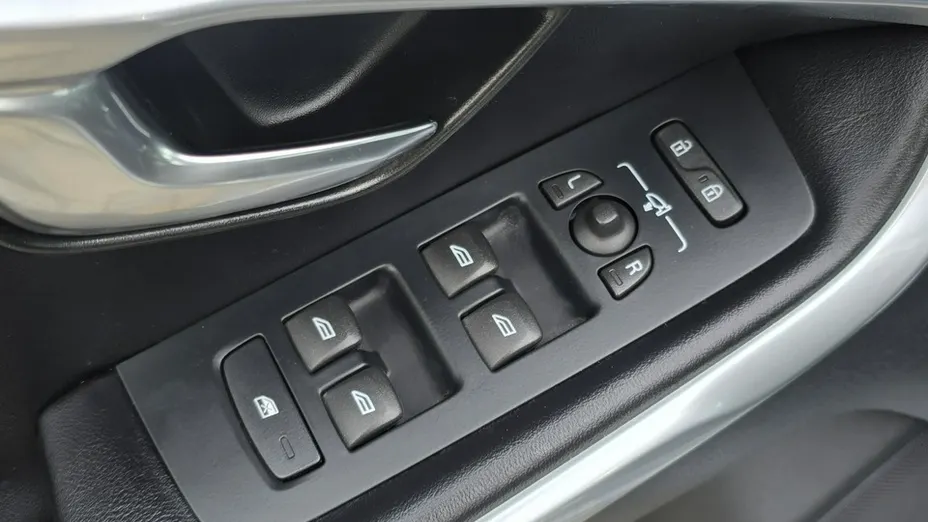 VOLVO V40 -