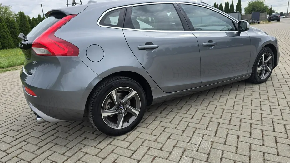 VOLVO V40 -
