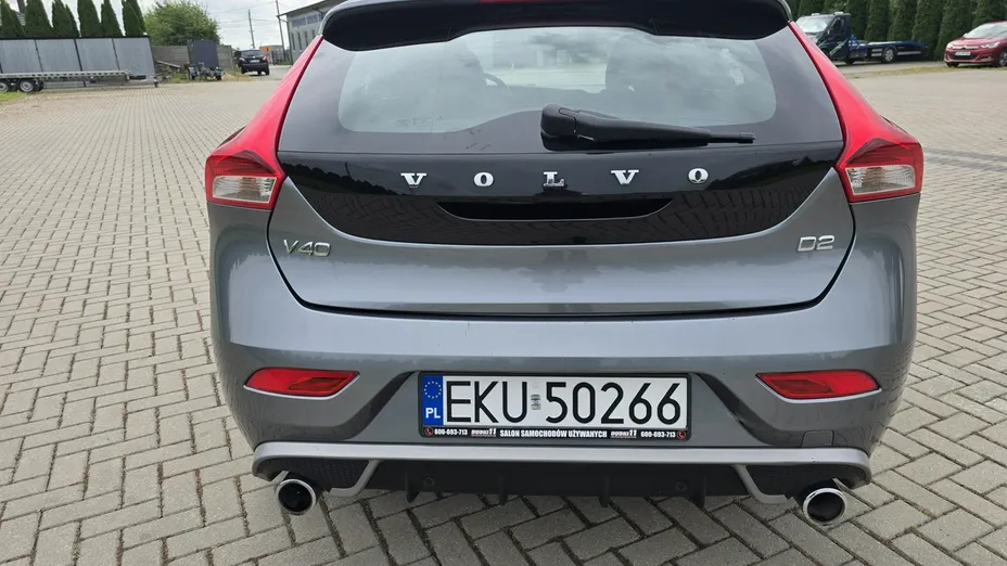 VOLVO V40 -