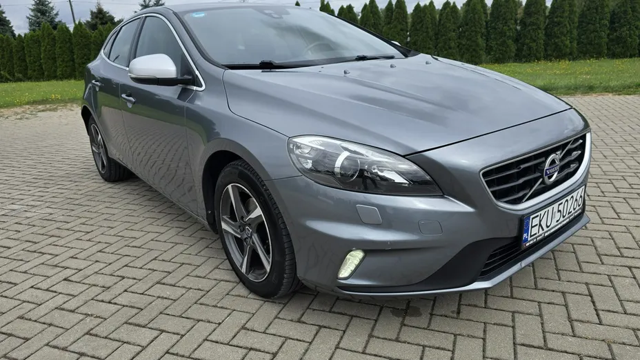 VOLVO V40 -