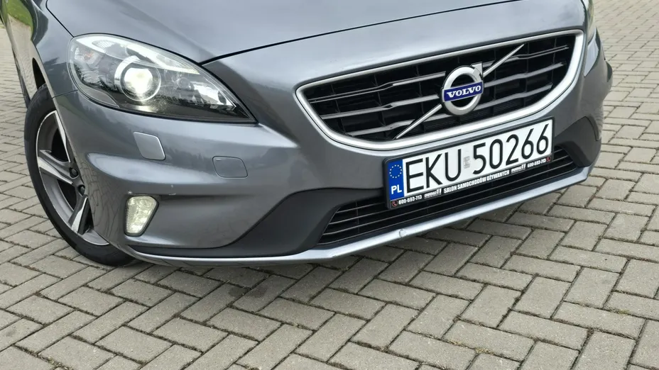 VOLVO V40 -
