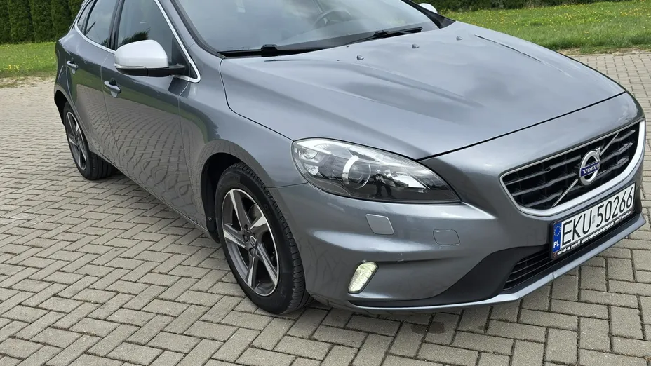 VOLVO V40 -