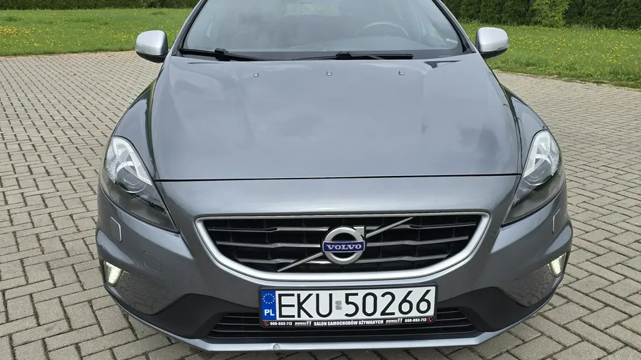 VOLVO V40 -