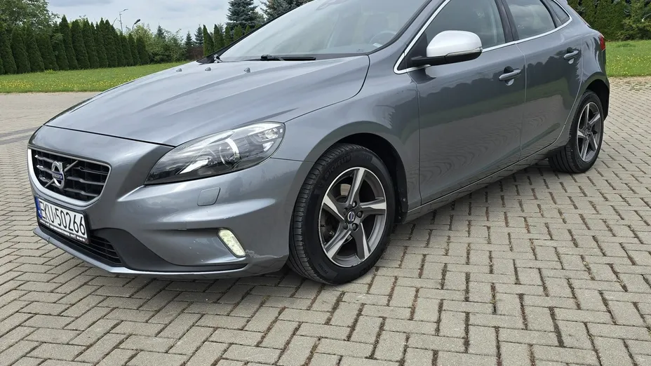 VOLVO V40 -