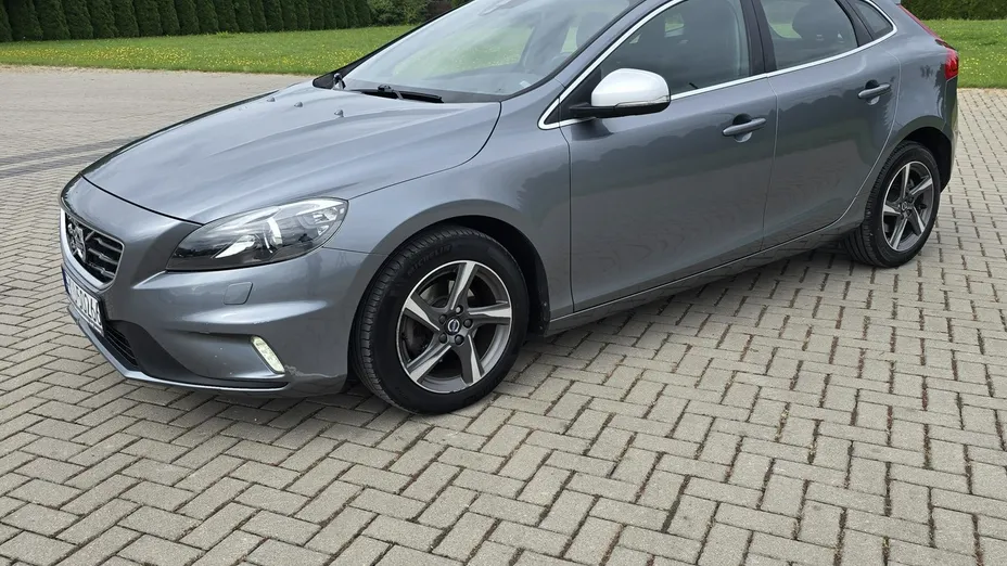 VOLVO V40 -