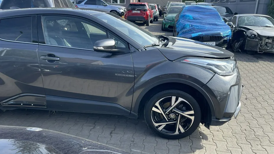 TOYOTA C-HR -