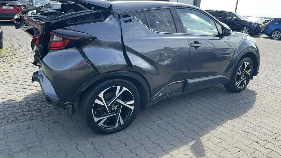 TOYOTA C-HR -