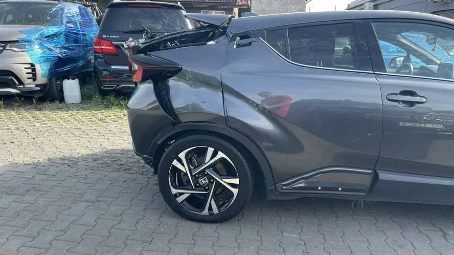 TOYOTA C-HR -