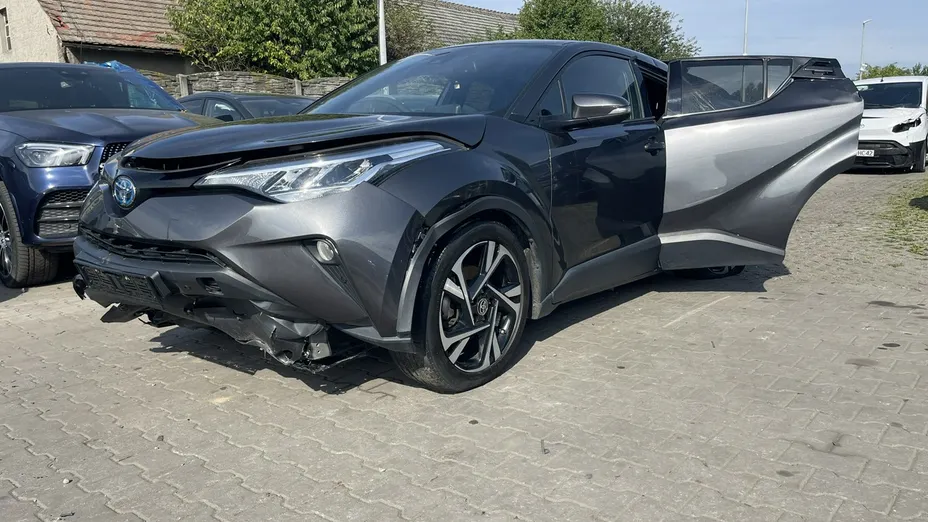 TOYOTA C-HR -