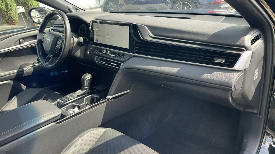 TOYOTA Camry -
