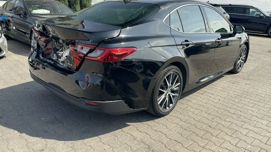 TOYOTA Camry -
