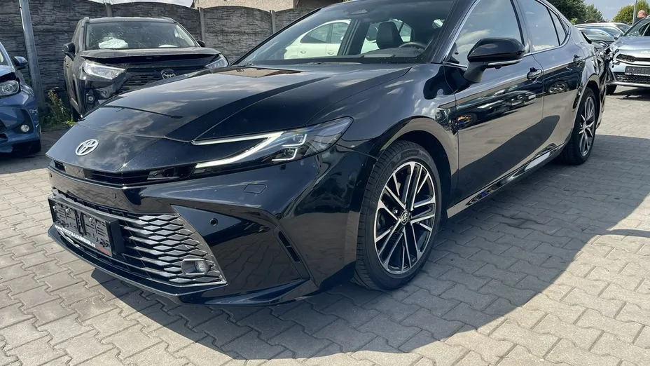TOYOTA Camry -