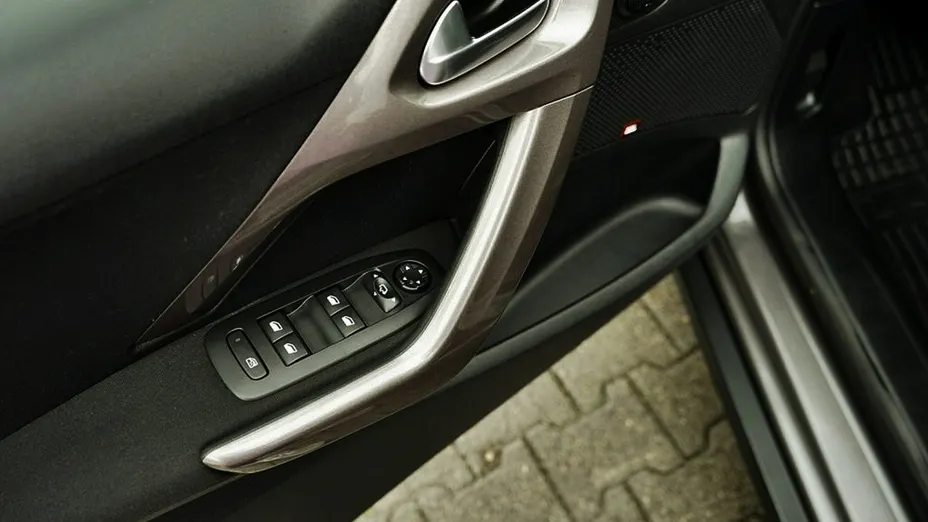 PEUGEOT 2008 -