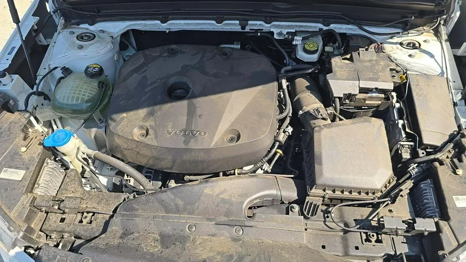 VOLVO XC40 -