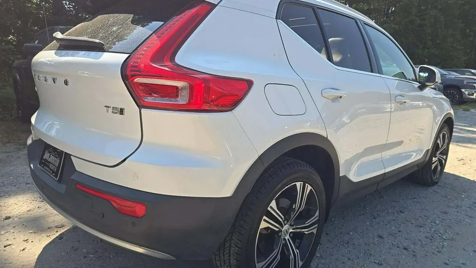 VOLVO XC40 -