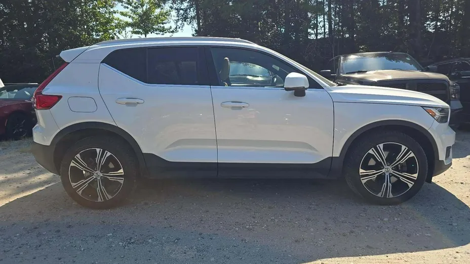 VOLVO XC40 -