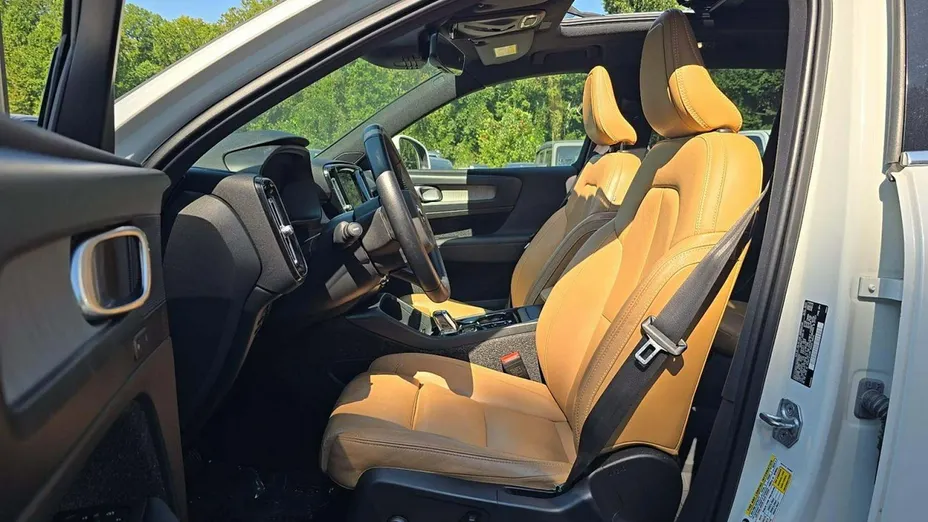 VOLVO XC40 -