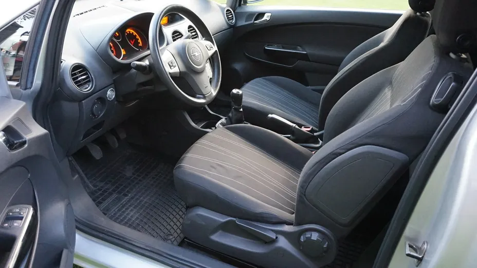 OPEL Corsa -