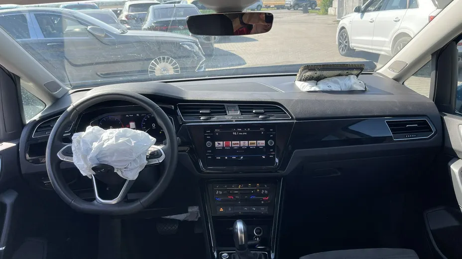 VOLKSWAGEN Touran -