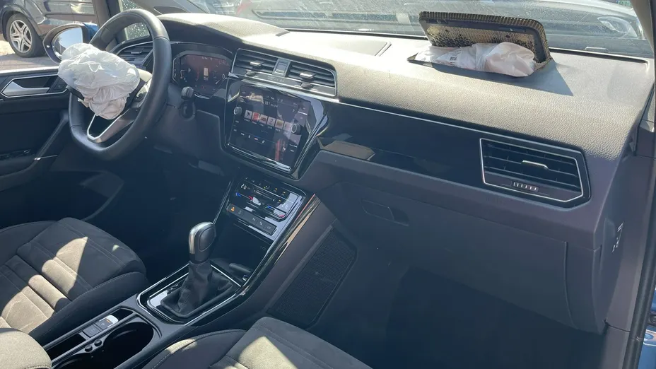 VOLKSWAGEN Touran -