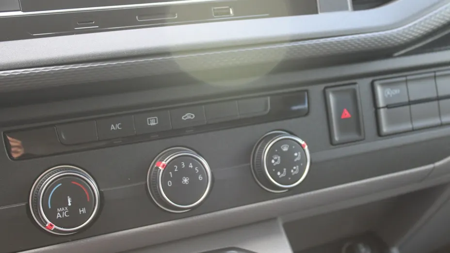 VOLKSWAGEN Transporter -