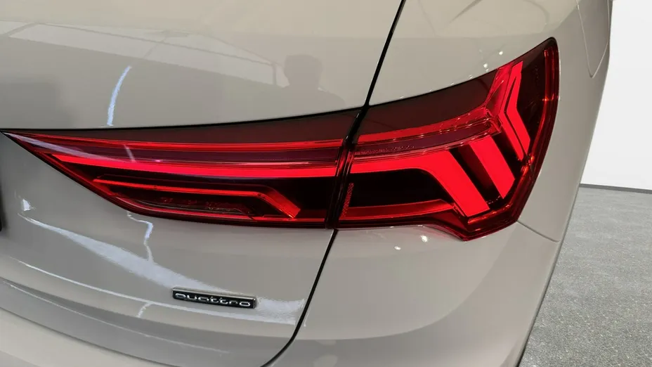AUDI Q3 -
