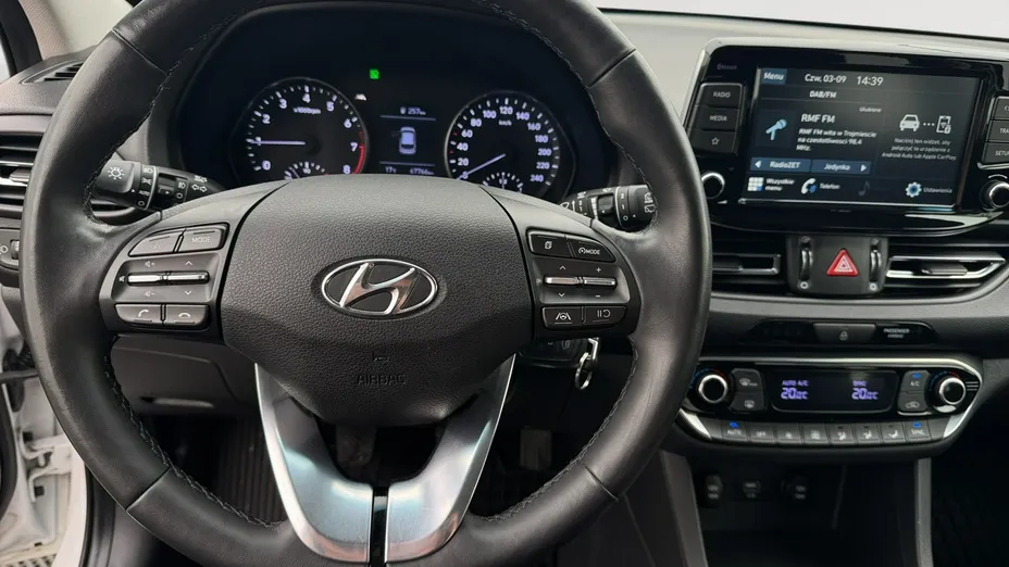 HYUNDAI i30 -