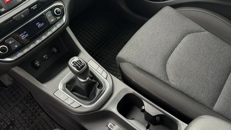 HYUNDAI i30 -