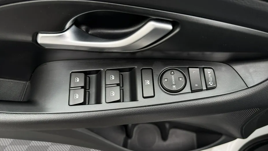 HYUNDAI i30 -