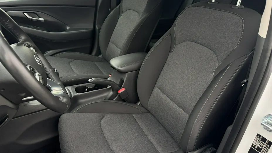 HYUNDAI i30 -