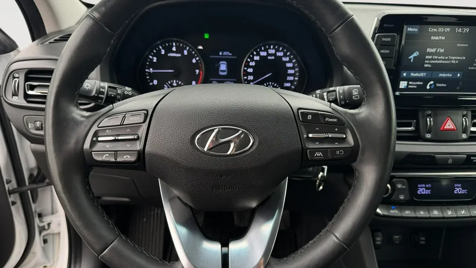 HYUNDAI i30 -