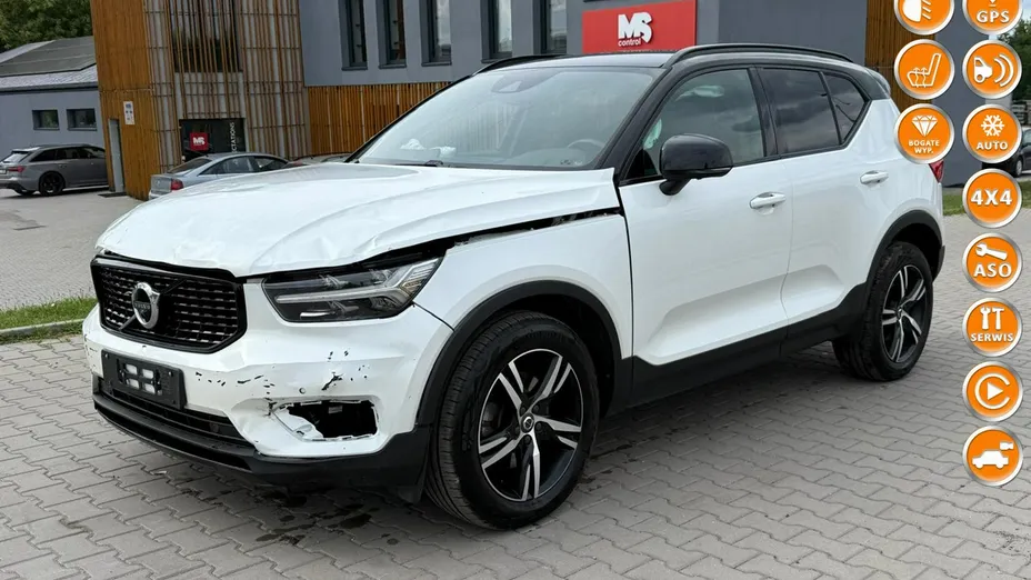 VOLVO XC40 -