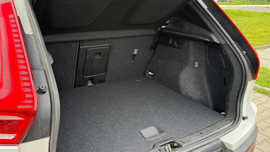 VOLVO XC40 -