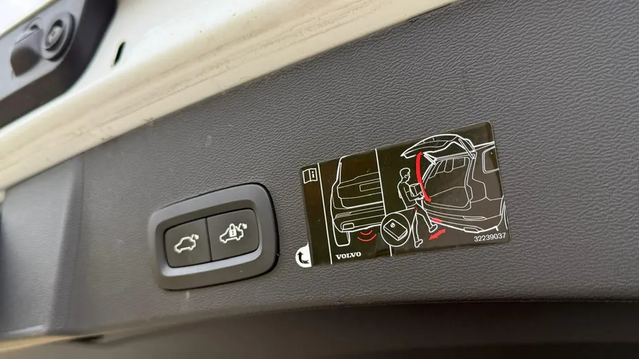 VOLVO XC40 -