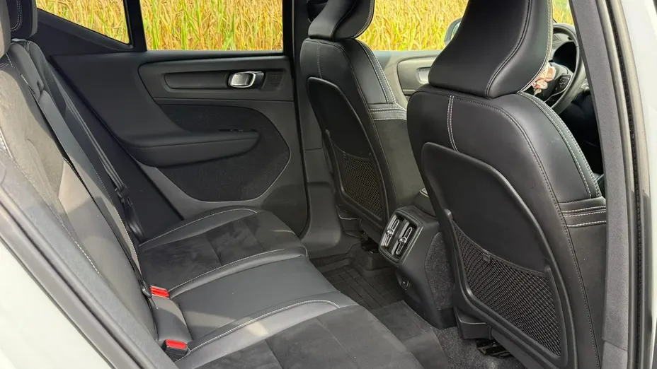 VOLVO XC40 -