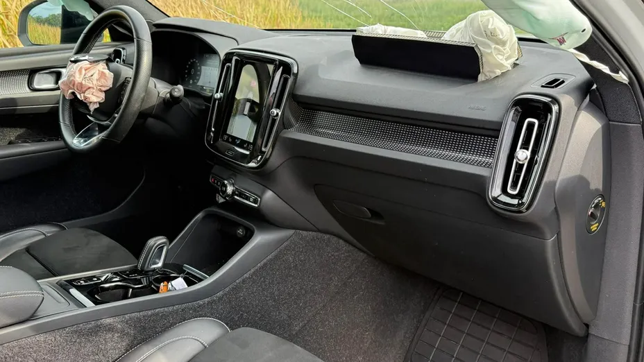 VOLVO XC40 -