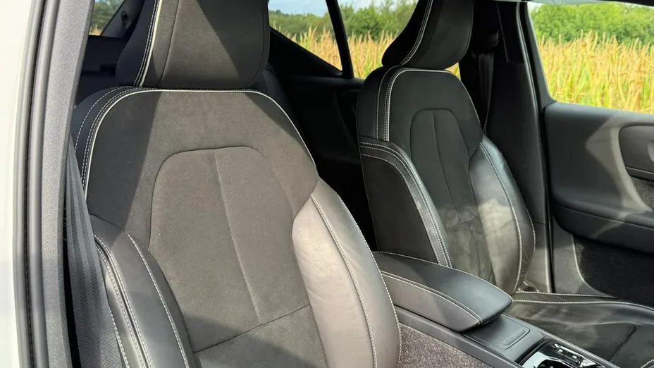VOLVO XC40 -