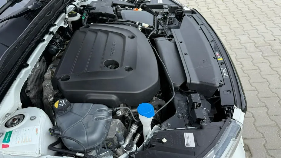 VOLVO XC40 -