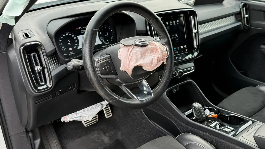 VOLVO XC40 -