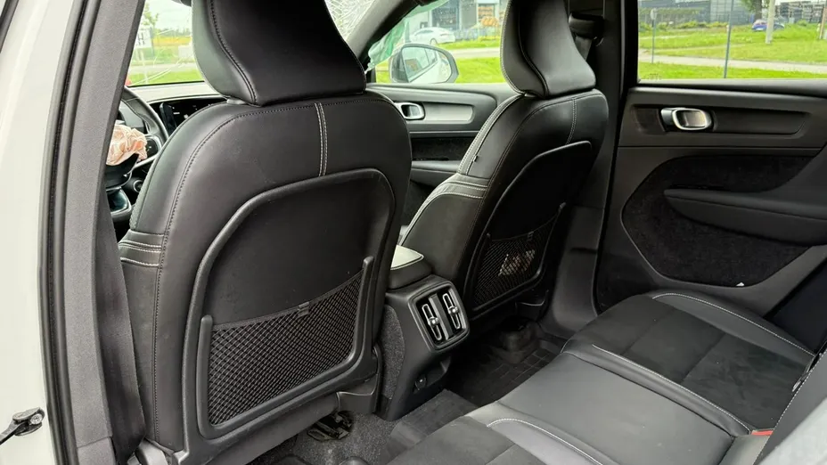 VOLVO XC40 -