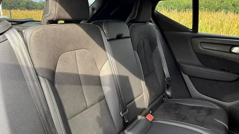 VOLVO XC40 -
