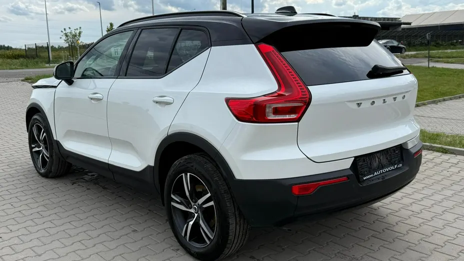 VOLVO XC40 -